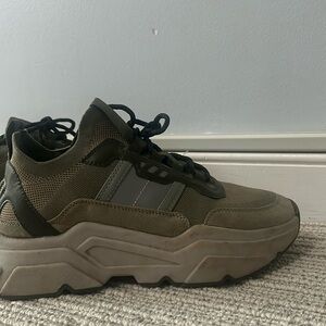Women’s size 8 shoes